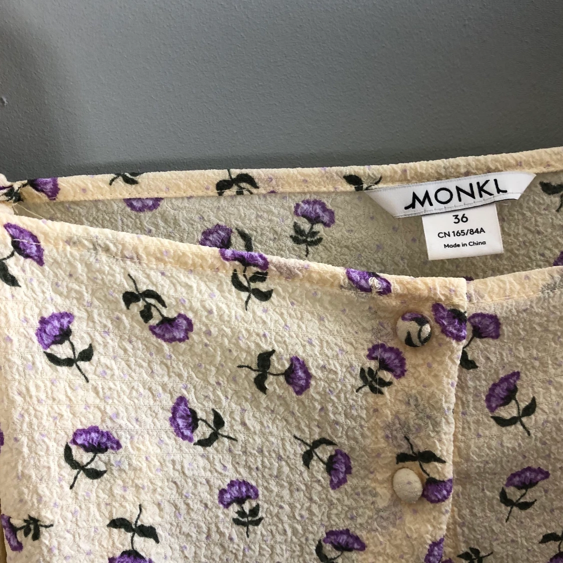 Blommig blus monki - 91