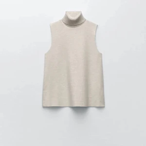 Linne - Säljer det här fina linnet med hög krage från zara då den inte kommer till användning💞 använd ca 3 gånger men i nyskick 💕 skriv privat vid intresse eller för fler bilder