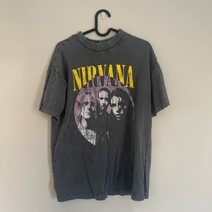 T-shirt - Använd ett fåtal gånger. I fint skick. Frakt tillkommer!