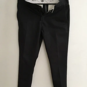 Dickies 872 - Dickies chinos 872. Använda i ca 1 månad så skicket är 9/10. Storlek 31
