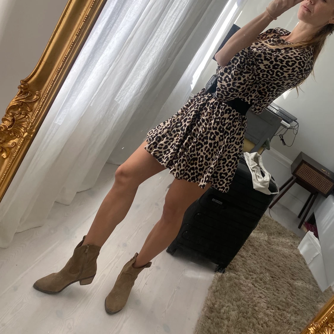 Leopardklänning med band i midja  - 91