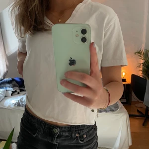 filippa k tishirt - säljer min filippa k tishirt som inte kommer till användning längre💛