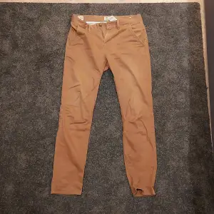 Brun orangea timberland byxor i bra skick (inga synliga skador). Slim size.