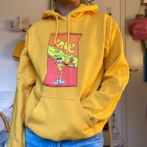 Hoodie med coolt motiv! - Så snygg hoodie med coolt motiv!!🌠🌠💕💕