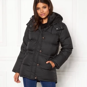 Boomerang jacka - Boomerang alexandra jacka i brun köpt för några år sen men använd endast fåtal gånger. En liten defekt på insidan så syns inte alls. Nypris 6000. Skriv för bilder