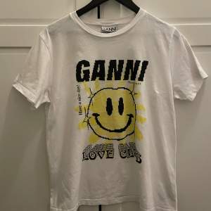 T-shirt från Ganni i storlek M! Nskick, endast testad! ✨💕
