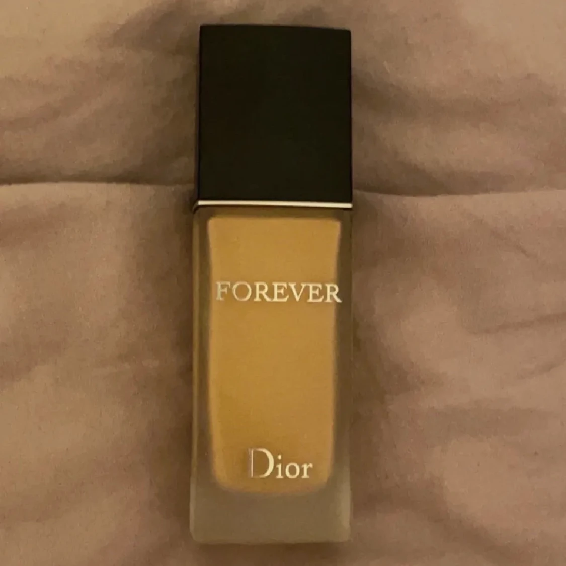Dior Forever no transfer 24 Matte Foundation