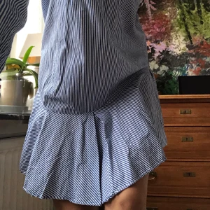 KLÄNNING - supersöt klänning från zara men köpt på sellpy, aldrig använd! jag är normalt storlek s 
