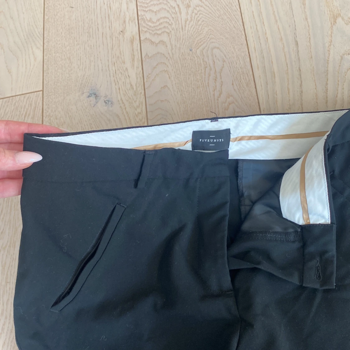 Oanvända kostymbyxor från Fiveunits - 90