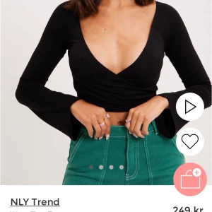 Nelly topp - Säljer denna toppen ifrån Nelly då jag beställde två storlekar, inte ens provad och prislappen kvar.