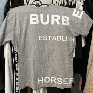 Burberry - Grå t shirt
