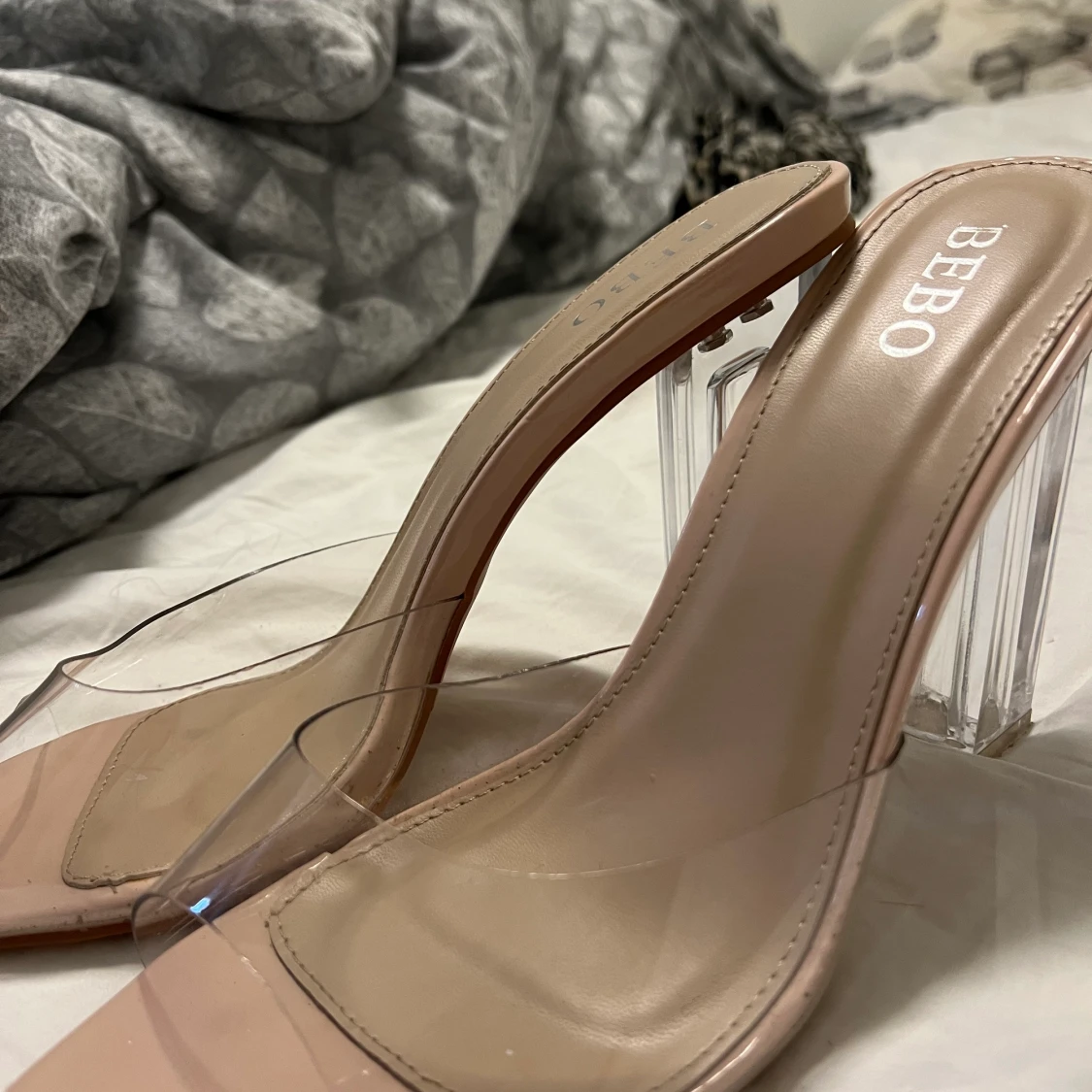 Transparangs klackskor