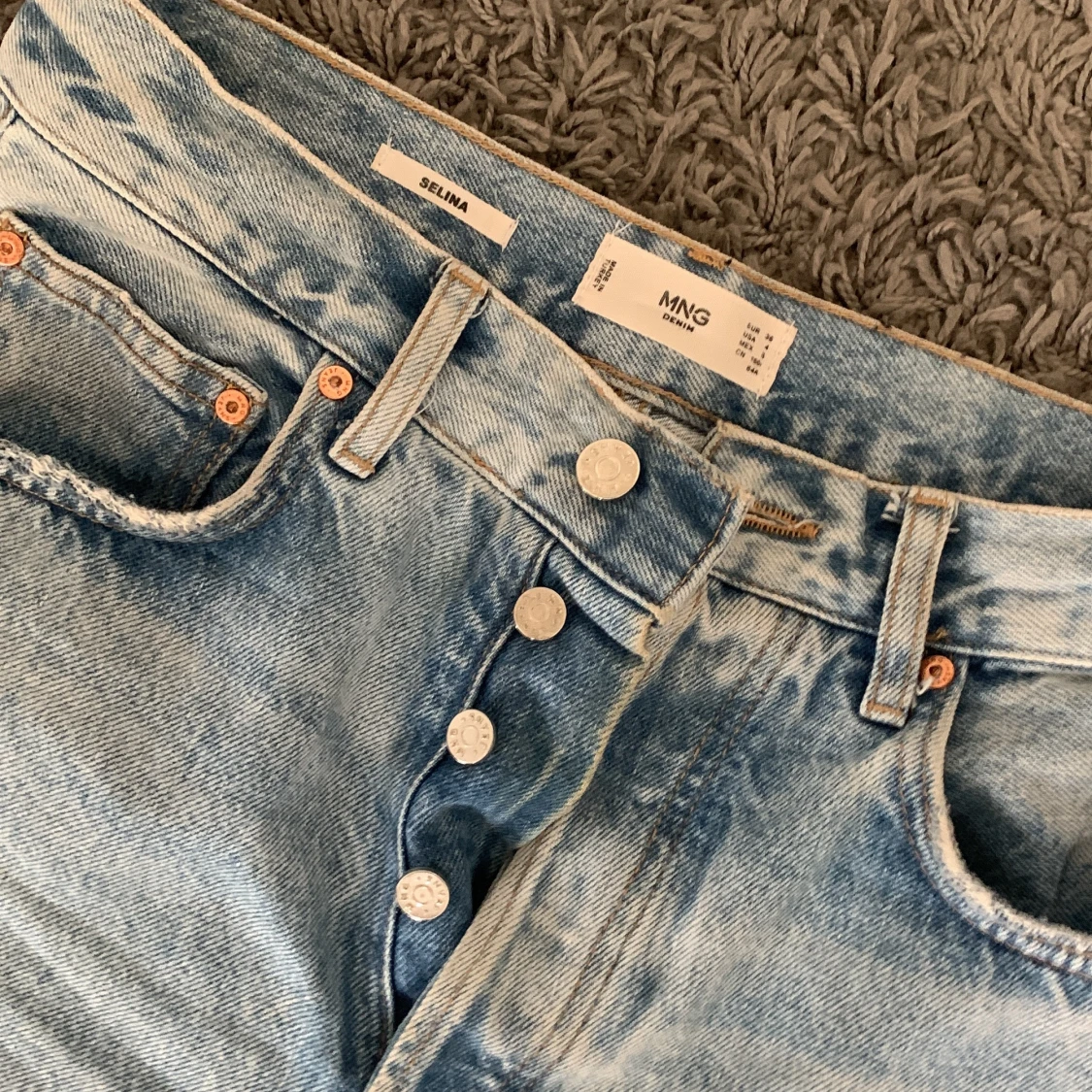 Ljusa jeans med hål - 90