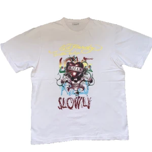 Ed hardy tisha - Ed hardy tisha i storlek XL med dope passform