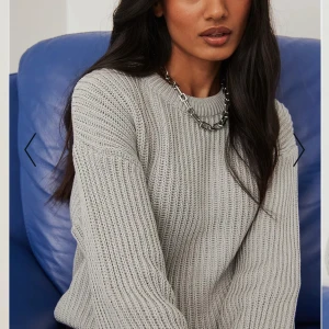 Tröja  - Grå tröja från NA-KD. Storlek XS. Använd få gånger. Kan även skicka om önskas, fraktalternativ kan diskuteras.