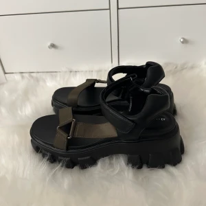 Skor - Fina sandaler i storlek 40. Helt nya