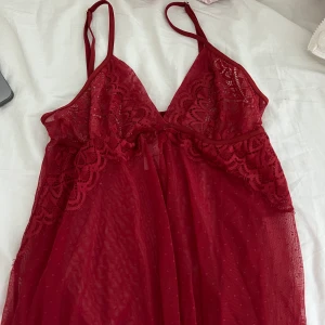 Underkläder  - Som ny, storlek S och öppen fram🤍 Säljer pga för liten för mig. D är som en topp, inget nattlinne! 