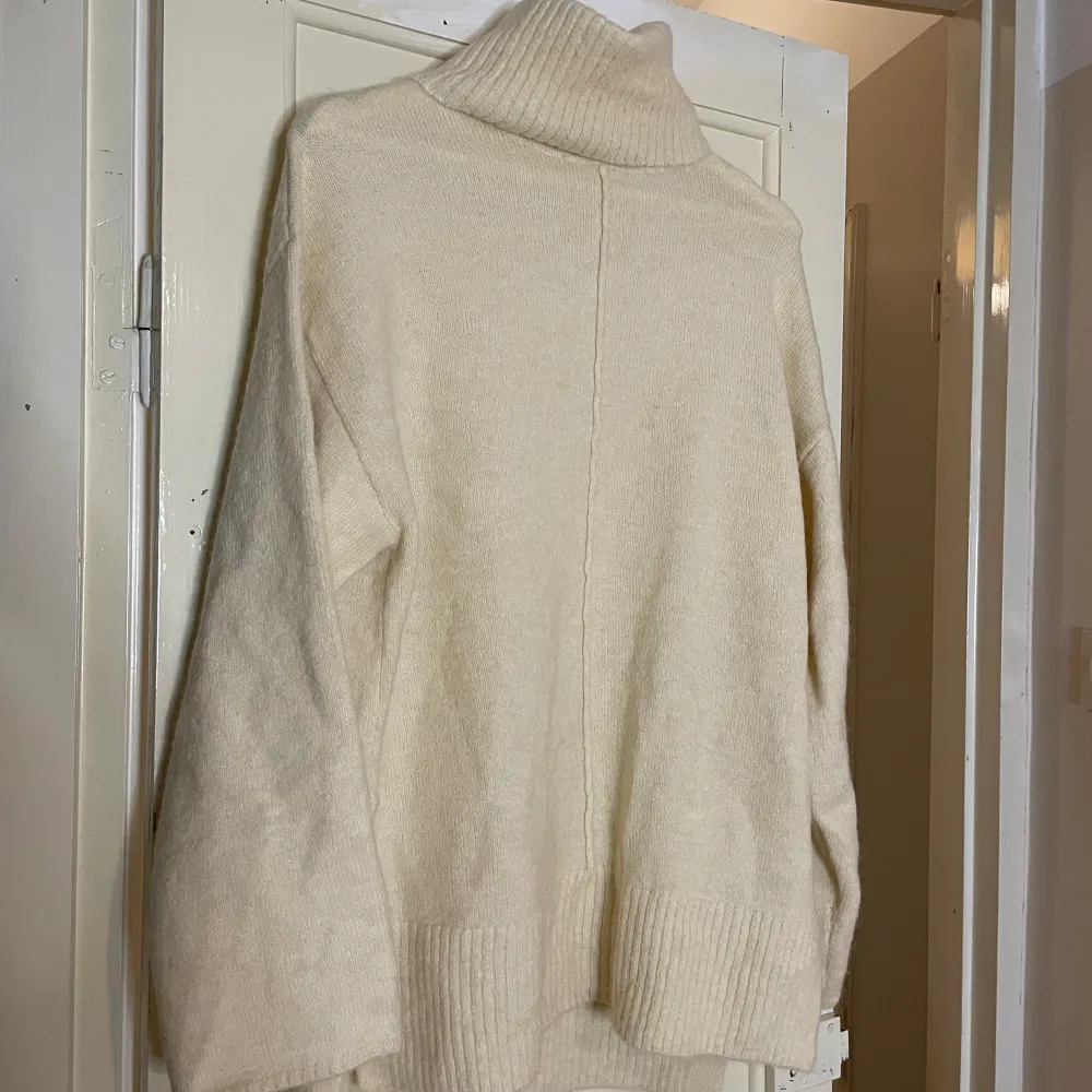 Stickad tröja med wool blend, Gina Tricot, strl. S. . Stickat.