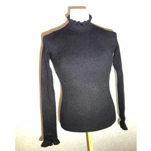 Ribbad tröja - Ribbad tröja med polo 💕