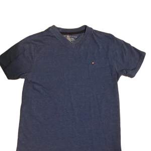 Tommy hilfiger T-shirt  Storlek xs  Pris 99kr  Fraktar eller möts upp i Gbg 