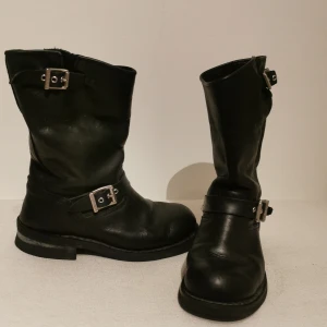 Boots - Boots i skinn. Välvårdade. Köparen står för frakten. 