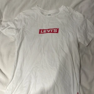levis t-shirt  - använd fåtal gånger, fint skick