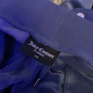 Hej säljer ett par juicy byxor dma mig för pris (: - Ett par juicy byxor bra skick 