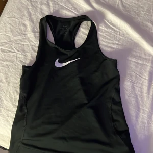 Nike linne - Sparsamt använd 