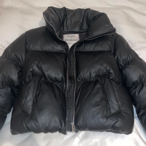 Vinter jacka - Cool skinnimiterad Zadig jacka, köpt för ca 1600kr och aldrig använd. Buda från 700kr