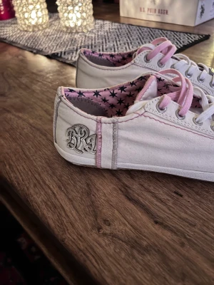 Sneakers Replay  - Snickers Replay, stl 39.  Nya