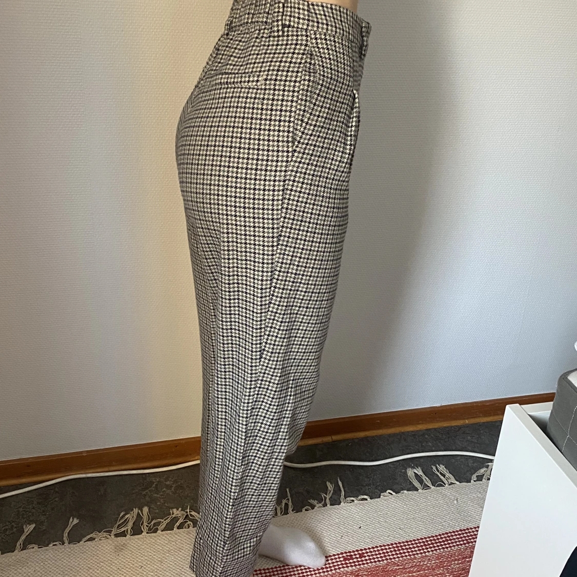 Rutiga byxor från Monki - 90