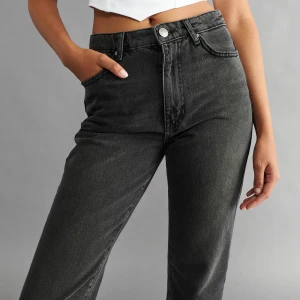 Gina Tricot Dagny jeans petite - Jättefina jeans från Gina. Säljer då jag inte är petite. Aldrig använda. Nypris : 499.🥰
