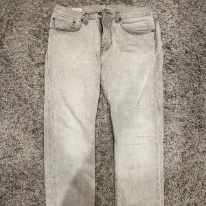 Tjena!  Vintage Jeans Levis W34 L32 Mycket sparsamt använda!  Pris kan diskuteras vid snabb affär! Säljs då dem blivit små!  