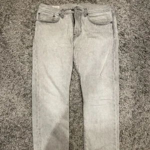 Levis Jeans 502 Taper - Tjena!  Vintage Jeans Levis W34 L32 Mycket sparsamt använda!  Pris kan diskuteras vid snabb affär! Säljs då dem blivit små!  
