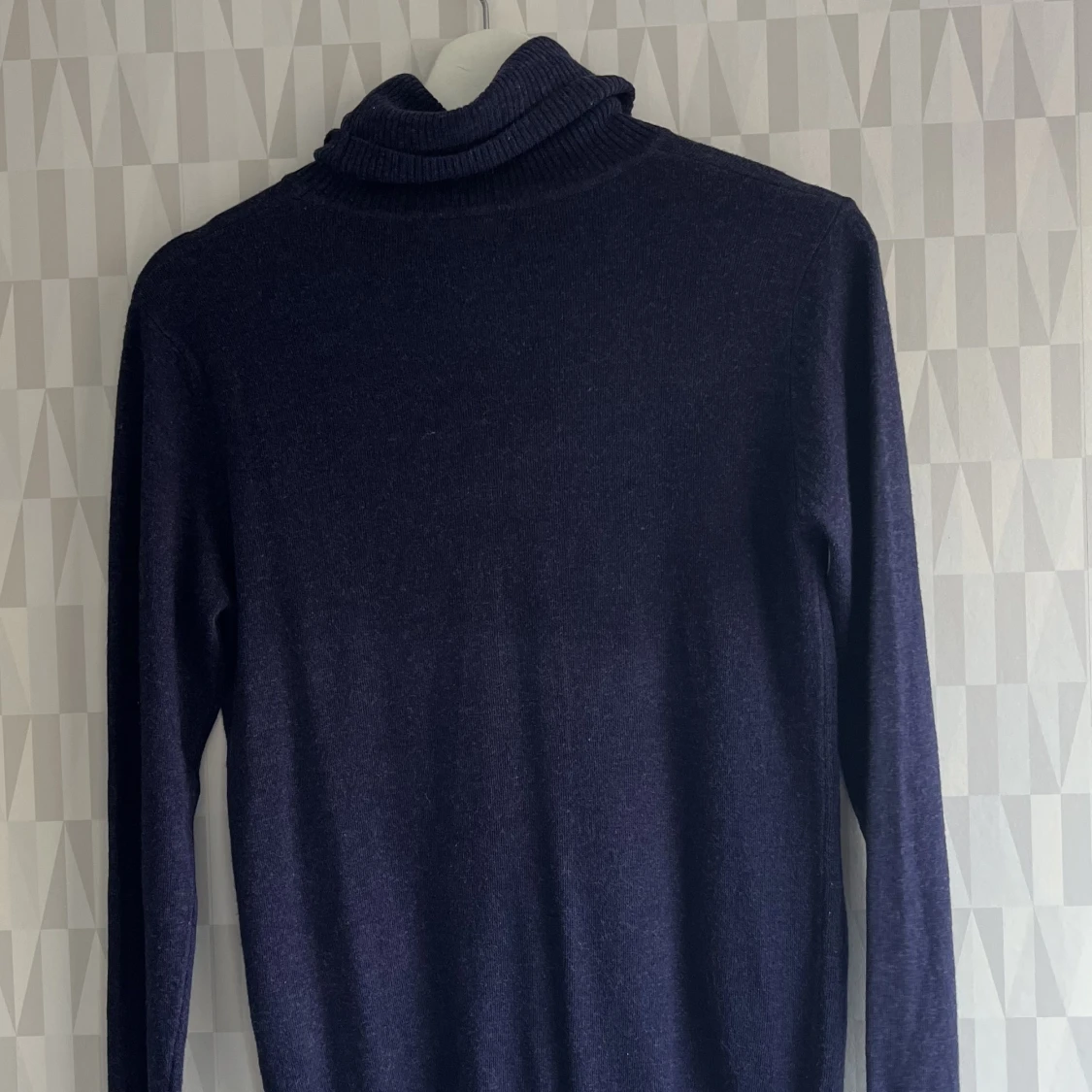 Oanvänd grå tröja storlek S - 91