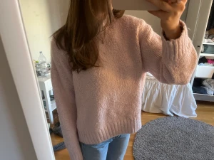 Stickad tröja - Stickad tröja från zara, så fin köpare står för frakt💞