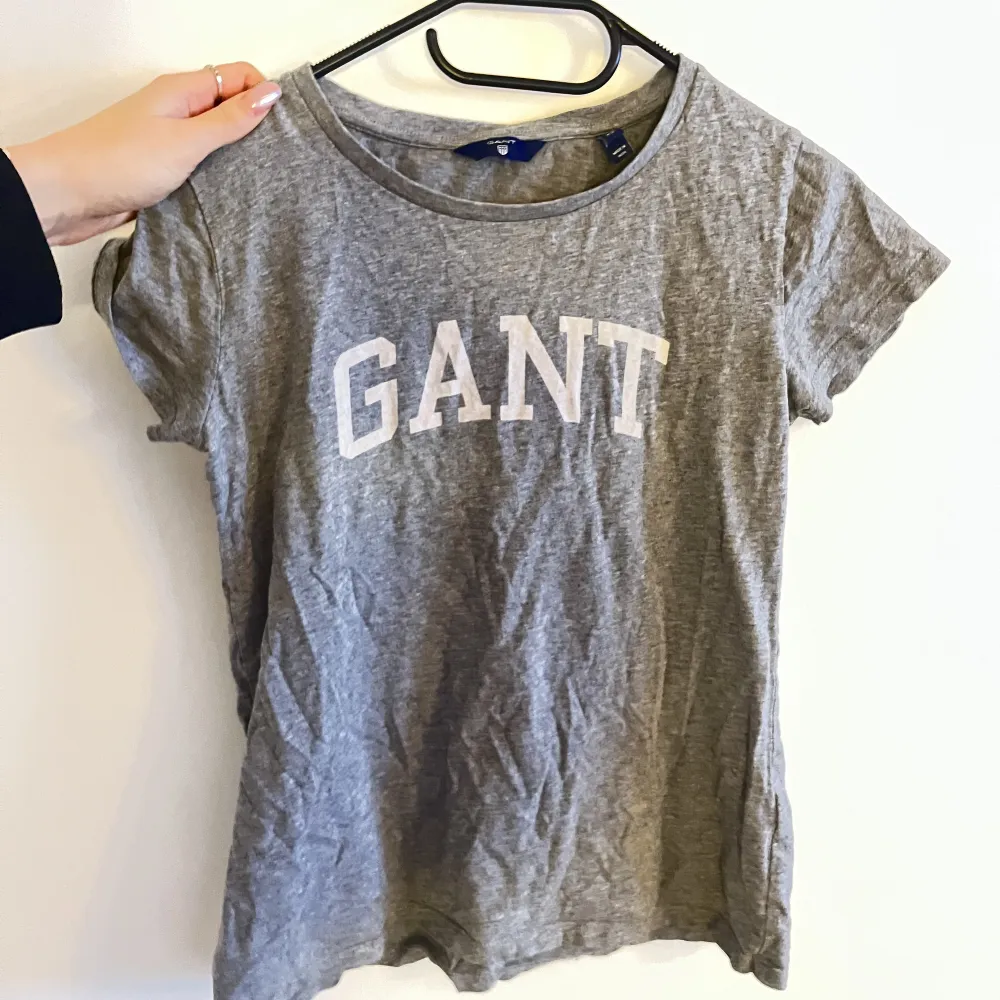 Gant T-shirt i storlek Xs Orginalpris 500kr. T-shirts.