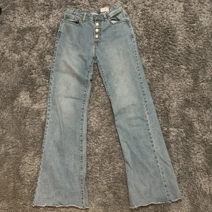 High Waist jeans - Säljer dessa high Waist jeans, har aldrig använt dom.