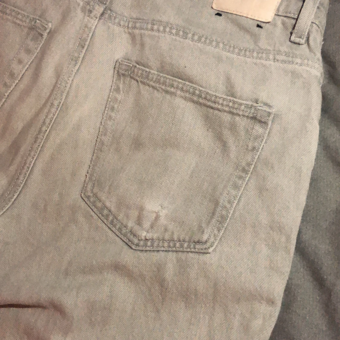 Gråa weekday byxor  - 90