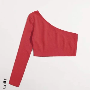 Crop top - Fin röd crop top en arm, aldrig använd pga förliten.  Frakten står köparen för☺️