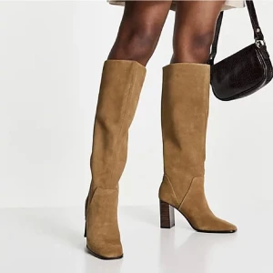 Mockastövlar  - Tänkte se om det finns något intresse för mina mockastövlar från Mango😇 