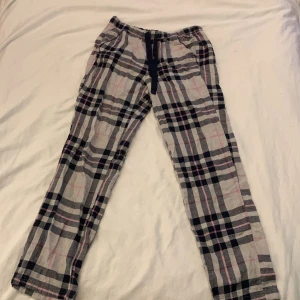 Mjukisbyxor - Fina mjukisbyxor från Hampton Rebublic. Säljer då de är för små