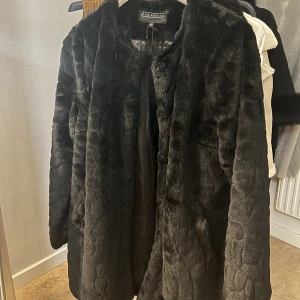 Vår jacka  - Sjukt snygg och mysig jacka. Pris 700kr