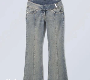 Low waist jeans weekeday - Sååå fina Lågmidjade jeans från weekday, verkligen mina favoritjeans men kommer tyvärr inte till användning längre. Kvaliten är superbra på de. Bilder är lånade så det är bara att fråga om fler🫶🏼köpta för ca 600 kr. Pris kan diskuteras🤝🏼