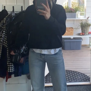 Basic svart hoodie  - Bra skick nästan aldrig använd 