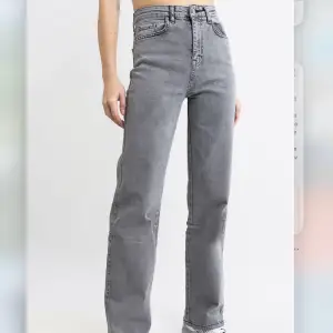 Säljer dessa jättefina jeans som tyvärr inte har kommit till användning. Dom är i st 38 och är aldrig använda. Nypris 600 mitt pris 200