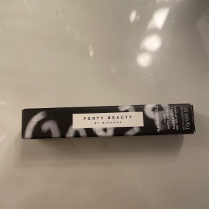 Fenty beauty - Säljer detta helt onavända läppstift från fenty beauty by rihanna i färgen GRISELDA🥰