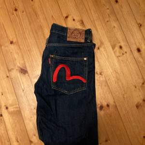 Ett par riktigt feta evisu jeans! Säljer då de inte passar mig😁