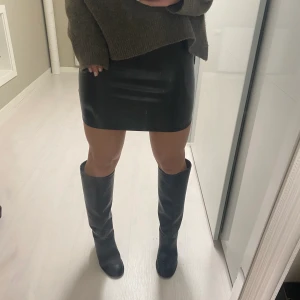 Skinnkjol - Skinnkjol från Nelly💗💗 jättebra skick, aldrig använd!!