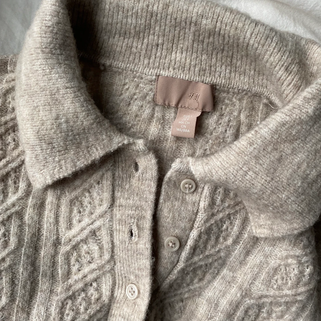 Beige stickad tröja - 90